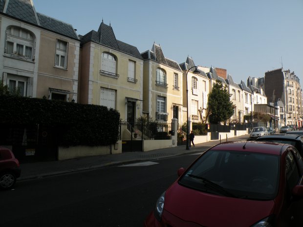  maisons identiques, rue Leray